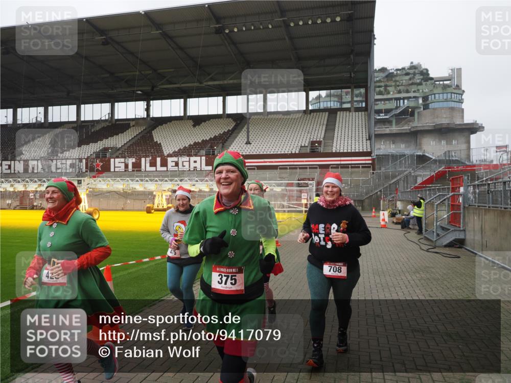 07.12.2025 - St. Pauli X-Mass-Run No. 15 Fabian Wolf http://msf.ph/oto/9417079 07.12.2025 11:14:03 Ziel 274, 375, 425, 475, 708 meine-sportfotos.de