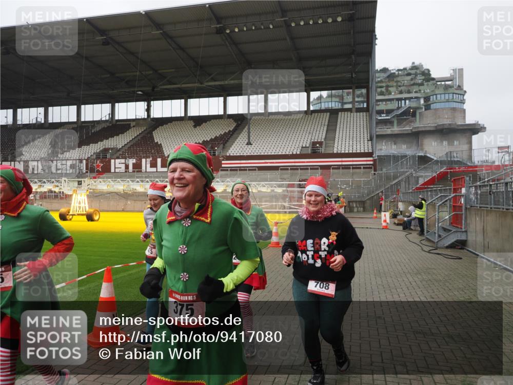 07.12.2025 - St. Pauli X-Mass-Run No. 15 Fabian Wolf http://msf.ph/oto/9417080 07.12.2025 11:14:03 Ziel 274, 375, 425, 475, 708 meine-sportfotos.de
