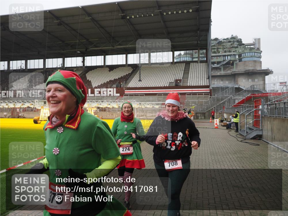 07.12.2025 - St. Pauli X-Mass-Run No. 15 Fabian Wolf http://msf.ph/oto/9417081 07.12.2025 11:14:03 Ziel 274, 375, 425, 475, 708 meine-sportfotos.de