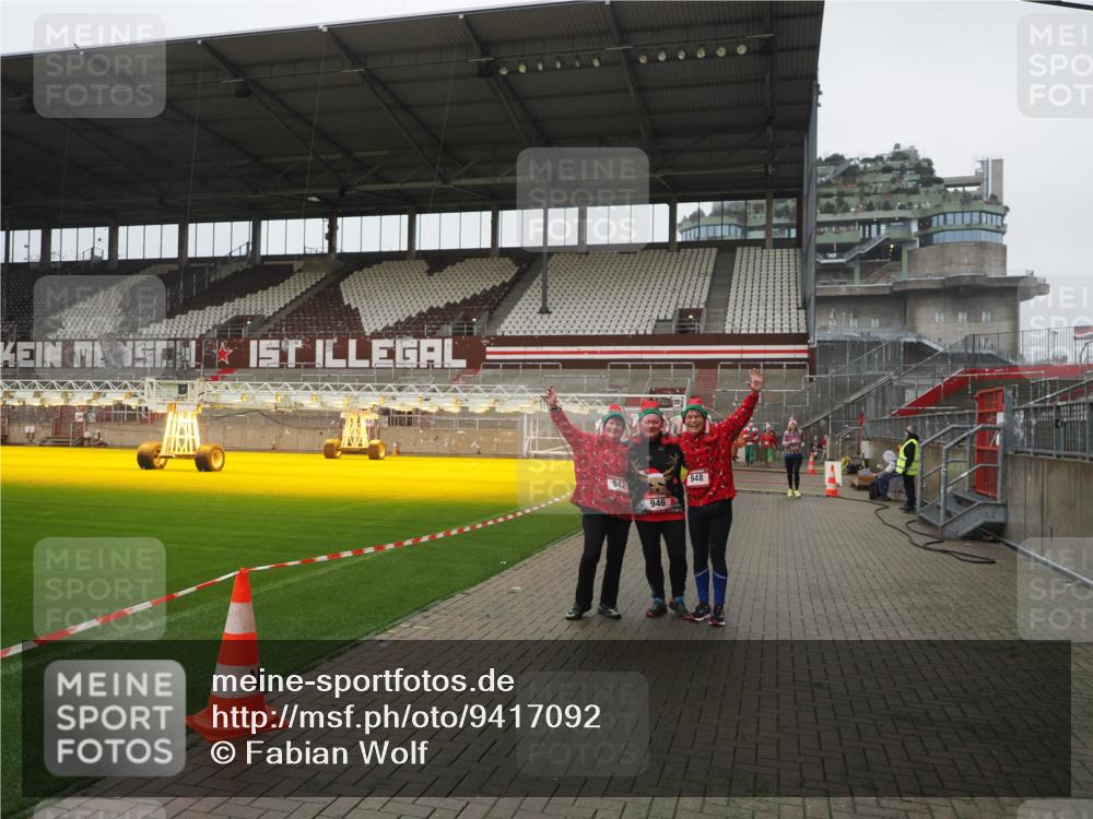 07.12.2025 - St. Pauli X-Mass-Run No. 15 Fabian Wolf http://msf.ph/oto/9417092 07.12.2025 11:14:27 Ziel 525, 942, 946, 948 meine-sportfotos.de