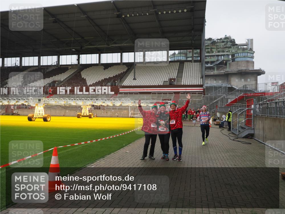 07.12.2025 - St. Pauli X-Mass-Run No. 15 Fabian Wolf http://msf.ph/oto/9417108 07.12.2025 11:14:30 Ziel 525, 942, 946, 1805 meine-sportfotos.de