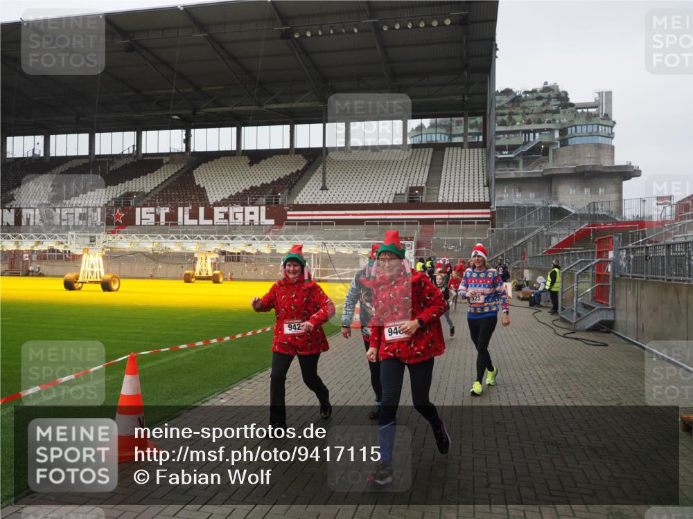 07.12.2025 - St. Pauli X-Mass-Run No. 15 Fabian Wolf http://msf.ph/oto/9417115 07.12.2025 11:14:33 Ziel 525, 1776, 1778, 1798, 1805, 1806, 2040, 2211, 4010 meine-sportfotos.de