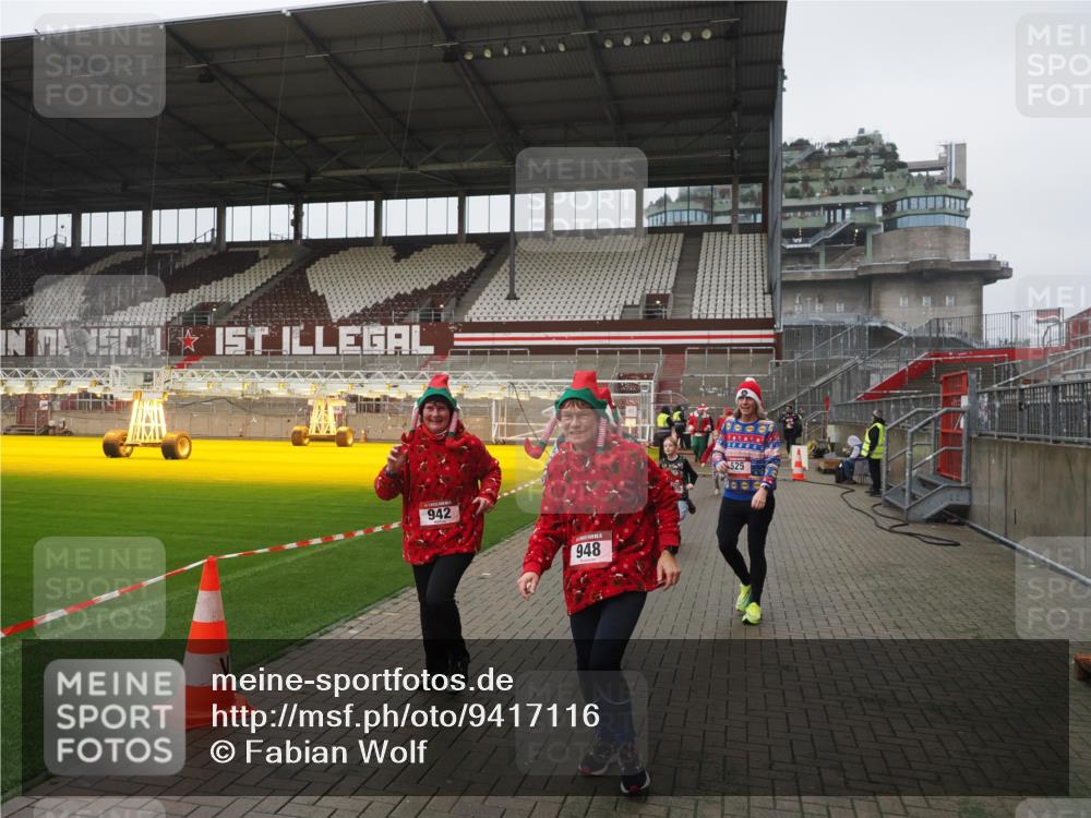 07.12.2025 - St. Pauli X-Mass-Run No. 15 Fabian Wolf http://msf.ph/oto/9417116 07.12.2025 11:14:33 Ziel 525, 1776, 1778, 1798, 1805, 1806, 2040, 2211, 4010 meine-sportfotos.de