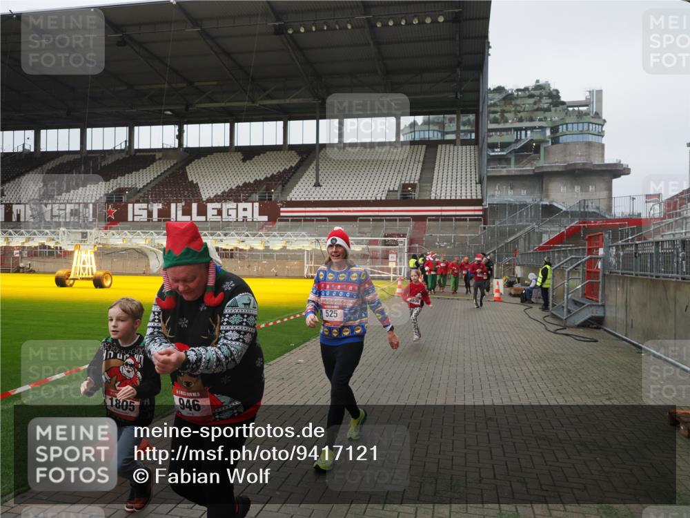 07.12.2025 - St. Pauli X-Mass-Run No. 15 Fabian Wolf http://msf.ph/oto/9417121 07.12.2025 11:14:35 Ziel 525, 1776, 1778, 1798, 1804, 1805, 1806, 1807, 2040, 2211, 4010 meine-sportfotos.de