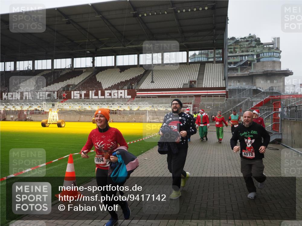 07.12.2025 - St. Pauli X-Mass-Run No. 15 Fabian Wolf http://msf.ph/oto/9417142 07.12.2025 11:14:43 Ziel 525, 922, 1776, 1778, 1798, 1804, 1805, 1806, 1807, 2040, 2211, 4010 meine-sportfotos.de