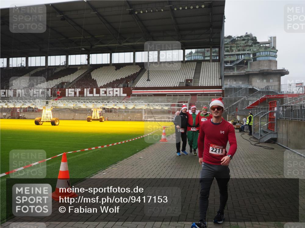 07.12.2025 - St. Pauli X-Mass-Run No. 15 Fabian Wolf http://msf.ph/oto/9417153 07.12.2025 11:14:48 Ziel 922, 1776, 1778, 1798, 1804, 1805, 1806, 1807, 2040, 2211, 4010 meine-sportfotos.de