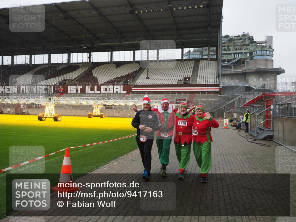 07.12.2025 - St. Pauli X-Mass-Run No. 15 Fabian Wolf http://msf.ph/oto/9417163 07.12.2025 11:14:52 Ziel 922, 1778, 1798, 1804, 1807, 2211, 4010 meine-sportfotos.de