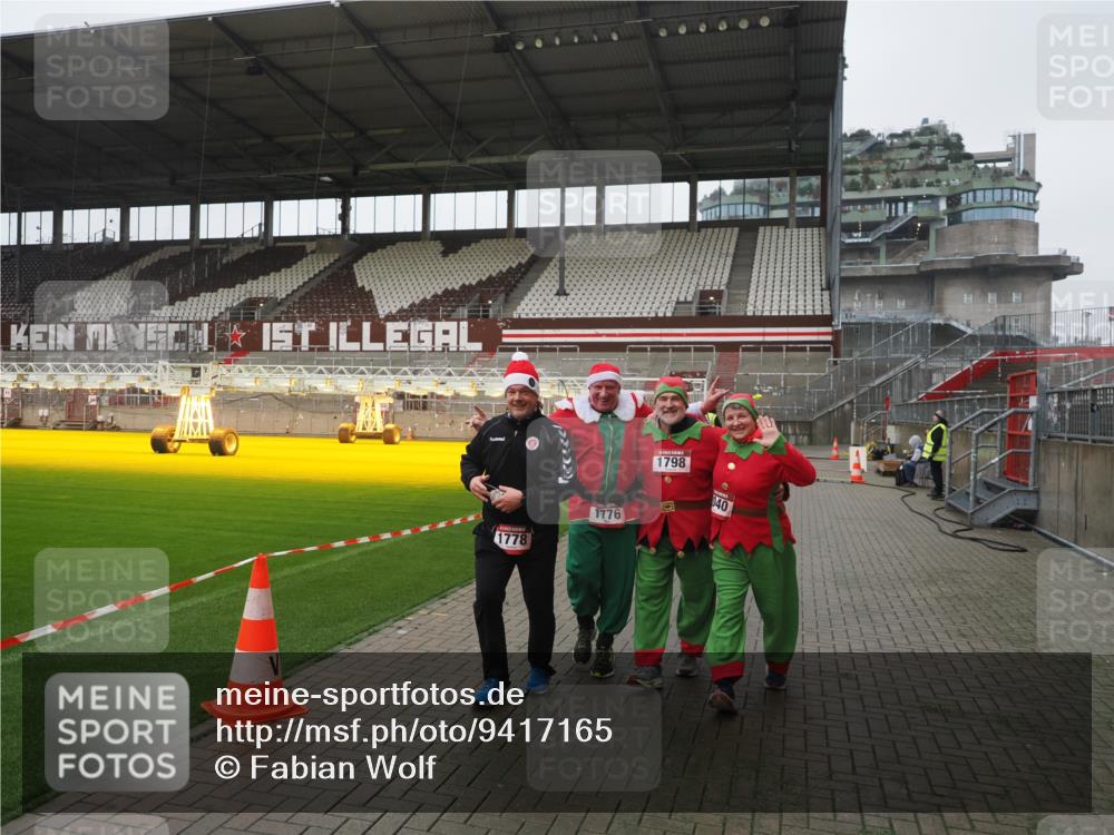 07.12.2025 - St. Pauli X-Mass-Run No. 15 Fabian Wolf http://msf.ph/oto/9417165 07.12.2025 11:14:52 Ziel 922, 1778, 1798, 1804, 1807, 2211, 4010 meine-sportfotos.de