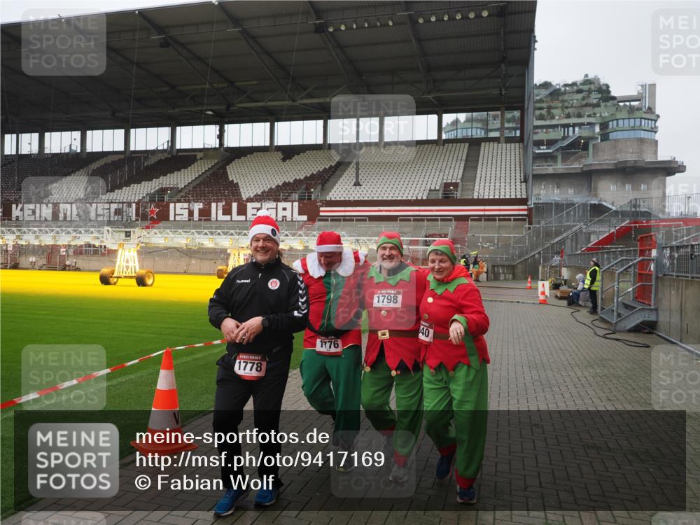 07.12.2025 - St. Pauli X-Mass-Run No. 15 Fabian Wolf http://msf.ph/oto/9417169 07.12.2025 11:14:53 Ziel 922, 1778, 1798, 1804, 1807, 4010 meine-sportfotos.de