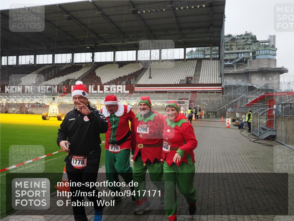 07.12.2025 - St. Pauli X-Mass-Run No. 15 Fabian Wolf http://msf.ph/oto/9417171 07.12.2025 11:14:53 Ziel 922, 1778, 1798, 1804, 1807, 4010 meine-sportfotos.de