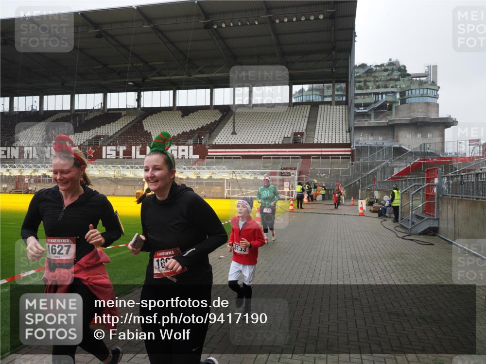 07.12.2025 - St. Pauli X-Mass-Run No. 15 Fabian Wolf http://msf.ph/oto/9417190 07.12.2025 11:15:14 Ziel 313, 1218, 1623, 1627, 1662, 3133 meine-sportfotos.de