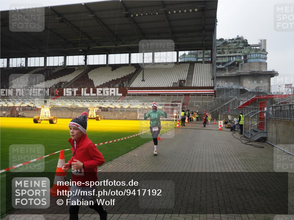 07.12.2025 - St. Pauli X-Mass-Run No. 15 Fabian Wolf http://msf.ph/oto/9417192 07.12.2025 11:15:14 Ziel 313, 1218, 1623, 1627, 1662, 3133 meine-sportfotos.de