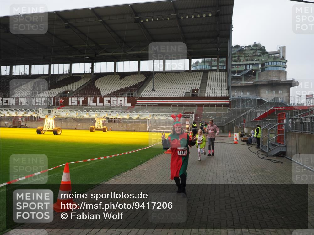 07.12.2025 - St. Pauli X-Mass-Run No. 15 Fabian Wolf http://msf.ph/oto/9417206 07.12.2025 11:15:23 Ziel 313, 391, 1218, 1282, 3133 meine-sportfotos.de