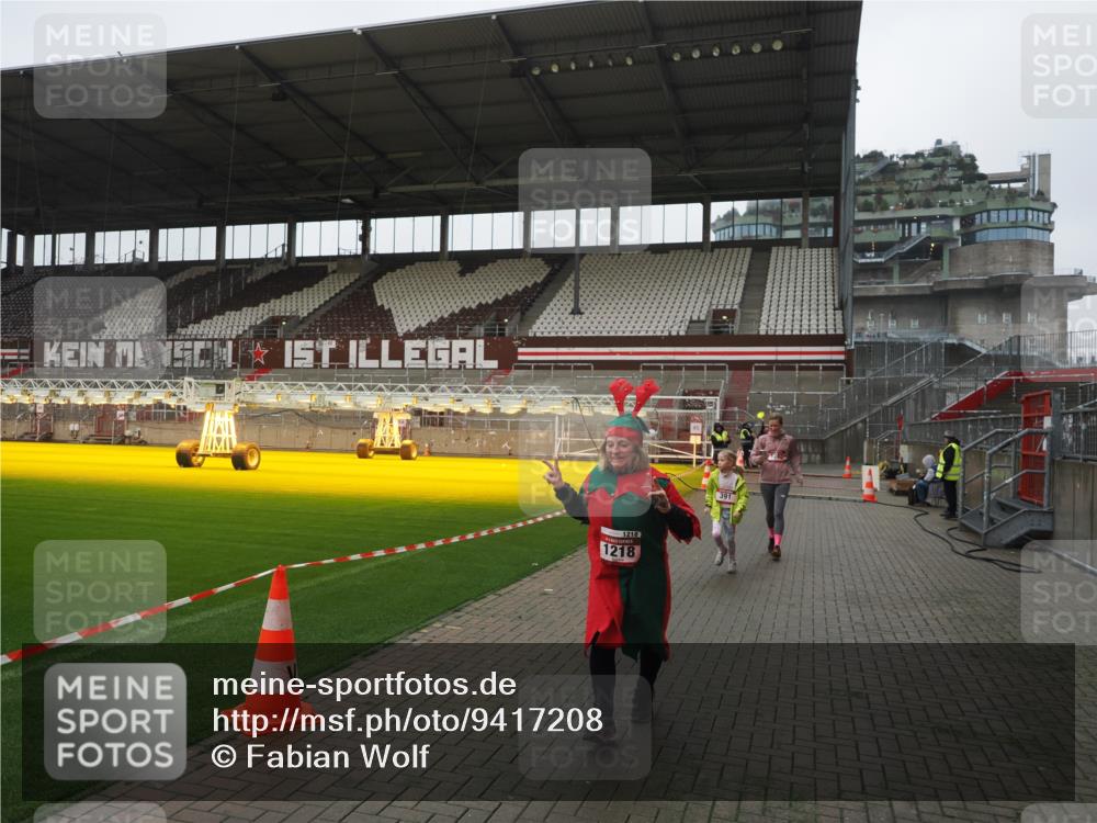 07.12.2025 - St. Pauli X-Mass-Run No. 15 Fabian Wolf http://msf.ph/oto/9417208 07.12.2025 11:15:23 Ziel 313, 391, 1218, 1282, 3133 meine-sportfotos.de