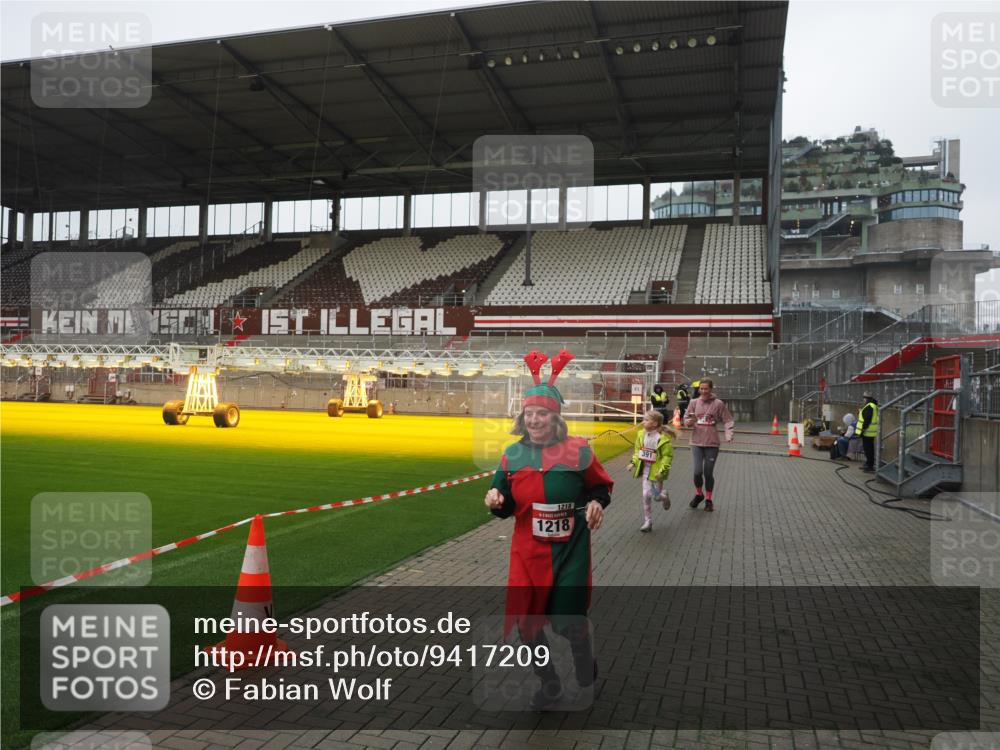 07.12.2025 - St. Pauli X-Mass-Run No. 15 Fabian Wolf http://msf.ph/oto/9417209 07.12.2025 11:15:23 Ziel 313, 391, 1218, 1282, 3133 meine-sportfotos.de