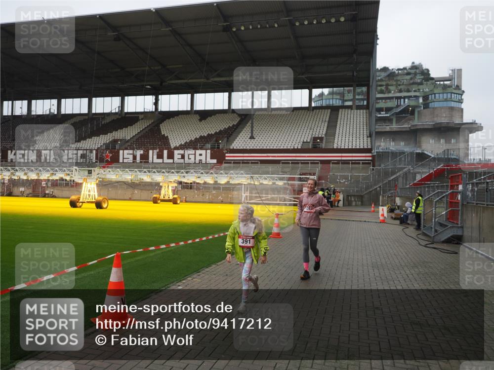 07.12.2025 - St. Pauli X-Mass-Run No. 15 Fabian Wolf http://msf.ph/oto/9417212 07.12.2025 11:15:25 Ziel 391, 1218, 1282, 3133 meine-sportfotos.de