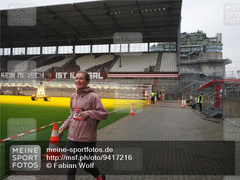 07.12.2025 - St. Pauli X-Mass-Run No. 15 Fabian Wolf http://msf.ph/oto/9417216 07.12.2025 11:15:27 Ziel 391, 1218, 1282 meine-sportfotos.de