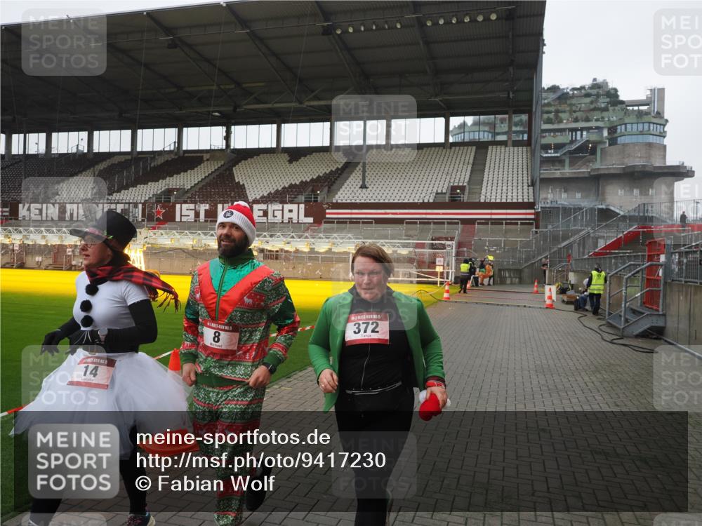 07.12.2025 - St. Pauli X-Mass-Run No. 15 Fabian Wolf http://msf.ph/oto/9417230 07.12.2025 11:15:54 Ziel 8, 14, 372, 2194 meine-sportfotos.de