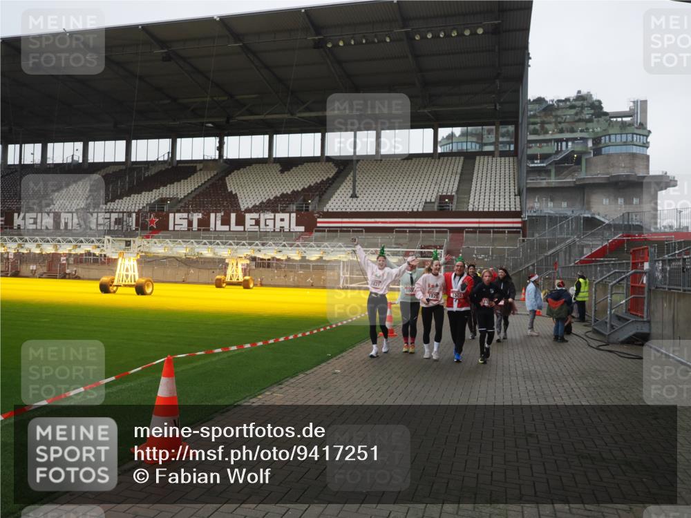 07.12.2025 - St. Pauli X-Mass-Run No. 15 Fabian Wolf http://msf.ph/oto/9417251 07.12.2025 11:16:14 Ziel 1800, 1802, 1821, 1825, 2195, 2464, 3241, 3256, 3326 meine-sportfotos.de