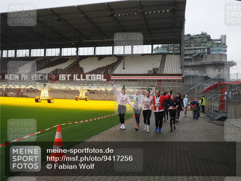 07.12.2025 - St. Pauli X-Mass-Run No. 15 Fabian Wolf http://msf.ph/oto/9417256 07.12.2025 11:16:15 Ziel 1800, 1802, 1821, 1825, 2195, 2464, 3241, 3256, 3326 meine-sportfotos.de