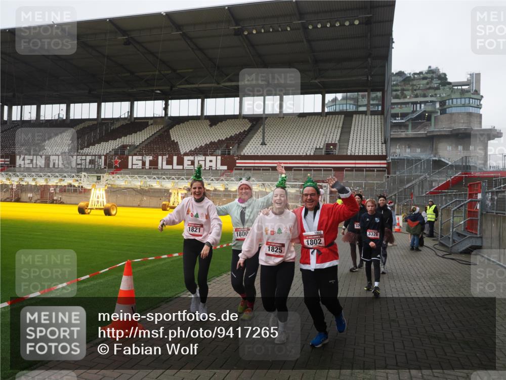 07.12.2025 - St. Pauli X-Mass-Run No. 15 Fabian Wolf http://msf.ph/oto/9417265 07.12.2025 11:16:17 Ziel 1800, 1802, 1821, 1825, 2195, 2464, 3241, 3256, 3326 meine-sportfotos.de