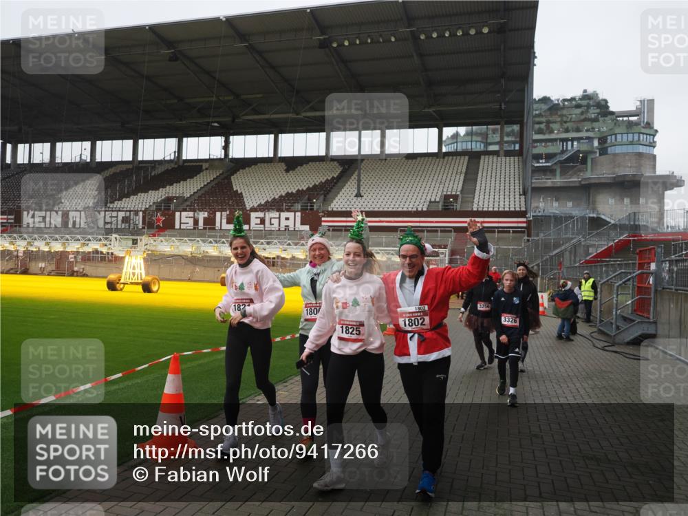 07.12.2025 - St. Pauli X-Mass-Run No. 15 Fabian Wolf http://msf.ph/oto/9417266 07.12.2025 11:16:17 Ziel 1800, 1802, 1821, 1825, 2195, 2464, 3241, 3256, 3326 meine-sportfotos.de