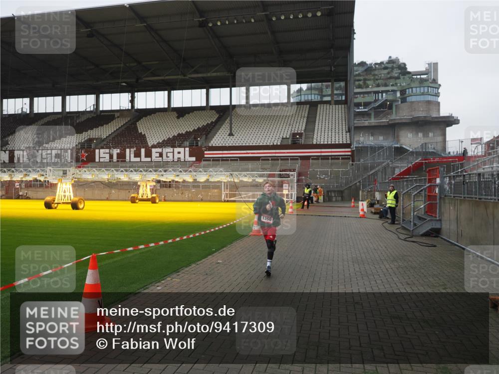07.12.2025 - St. Pauli X-Mass-Run No. 15 Fabian Wolf http://msf.ph/oto/9417309 07.12.2025 11:16:32 Ziel 1017, 1350 meine-sportfotos.de