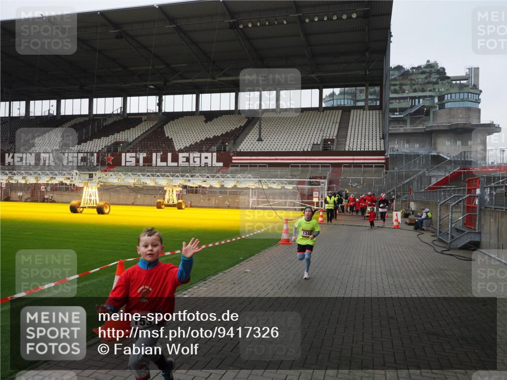 07.12.2025 - St. Pauli X-Mass-Run No. 15 Fabian Wolf http://msf.ph/oto/9417326 07.12.2025 11:17:13 Ziel 1340, 1531, 2766 meine-sportfotos.de