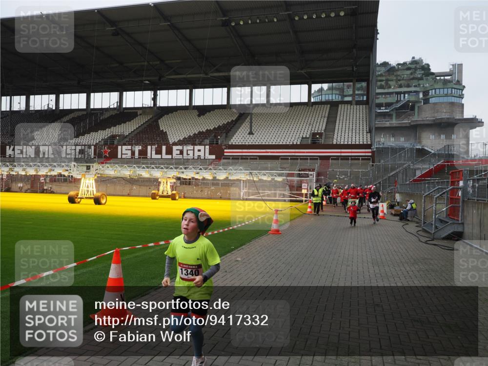 07.12.2025 - St. Pauli X-Mass-Run No. 15 Fabian Wolf http://msf.ph/oto/9417332 07.12.2025 11:17:14 Ziel 1122, 1127, 1340, 1531, 1686, 2766 meine-sportfotos.de