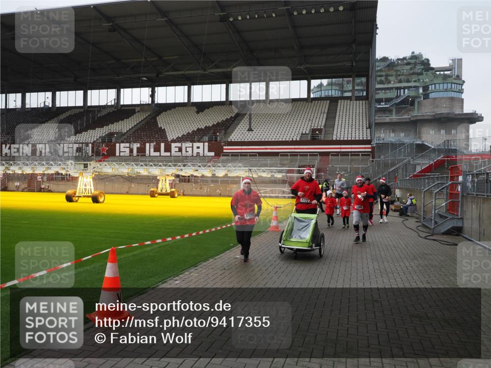 07.12.2025 - St. Pauli X-Mass-Run No. 15 Fabian Wolf http://msf.ph/oto/9417355 07.12.2025 11:17:21 Ziel 551, 1122, 1125, 1127, 1130, 1340, 1529, 1531, 1686, 2477, 2766, 2846, 2849 meine-sportfotos.de