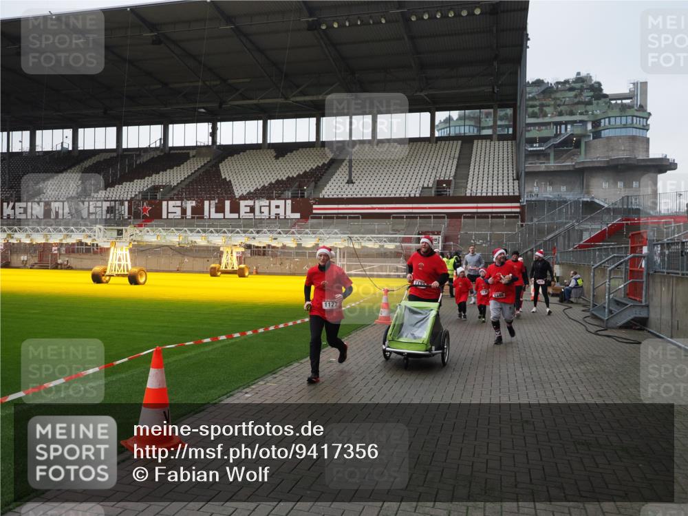 07.12.2025 - St. Pauli X-Mass-Run No. 15 Fabian Wolf http://msf.ph/oto/9417356 07.12.2025 11:17:21 Ziel 551, 1122, 1125, 1127, 1130, 1340, 1529, 1531, 1686, 2477, 2766, 2846, 2849 meine-sportfotos.de