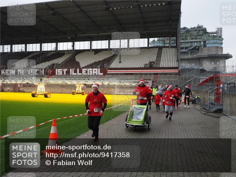 07.12.2025 - St. Pauli X-Mass-Run No. 15 Fabian Wolf http://msf.ph/oto/9417358 07.12.2025 11:17:22 Ziel 551, 1122, 1125, 1127, 1130, 1340, 1529, 1531, 1686, 2477, 2766, 2846, 2849 meine-sportfotos.de