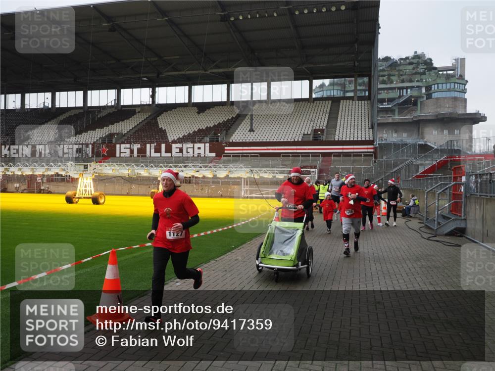 07.12.2025 - St. Pauli X-Mass-Run No. 15 Fabian Wolf http://msf.ph/oto/9417359 07.12.2025 11:17:22 Ziel 551, 1122, 1125, 1127, 1130, 1340, 1529, 1531, 1686, 2477, 2766, 2846, 2849 meine-sportfotos.de