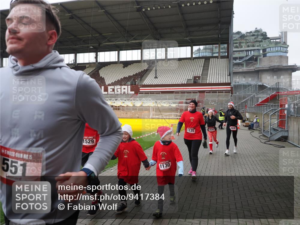 07.12.2025 - St. Pauli X-Mass-Run No. 15 Fabian Wolf http://msf.ph/oto/9417384 07.12.2025 11:17:27 Ziel 551, 1122, 1125, 1127, 1130, 1340, 1529, 1531, 1686, 2477, 2766, 2846, 2849 meine-sportfotos.de