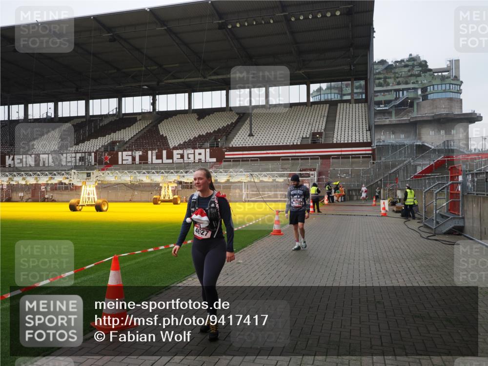 07.12.2025 - St. Pauli X-Mass-Run No. 15 Fabian Wolf http://msf.ph/oto/9417417 07.12.2025 11:17:56 Ziel 2915, 4627 meine-sportfotos.de