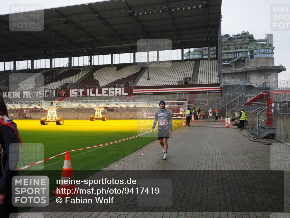 07.12.2025 - St. Pauli X-Mass-Run No. 15 Fabian Wolf http://msf.ph/oto/9417419 07.12.2025 11:17:57 Ziel 2915, 4627 meine-sportfotos.de