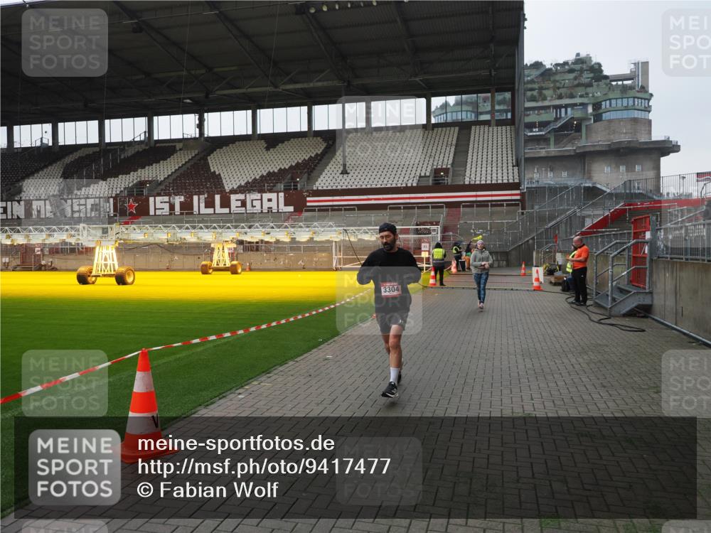 07.12.2025 - St. Pauli X-Mass-Run No. 15 Fabian Wolf http://msf.ph/oto/9417477 07.12.2025 11:18:19 Ziel 1325, 1348, 2045, 3201, 3221, 3304, 3327 meine-sportfotos.de