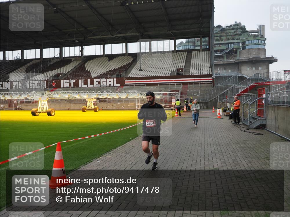 07.12.2025 - St. Pauli X-Mass-Run No. 15 Fabian Wolf http://msf.ph/oto/9417478 07.12.2025 11:18:20 Ziel 1325, 1348, 2045, 3201, 3304, 3327 meine-sportfotos.de