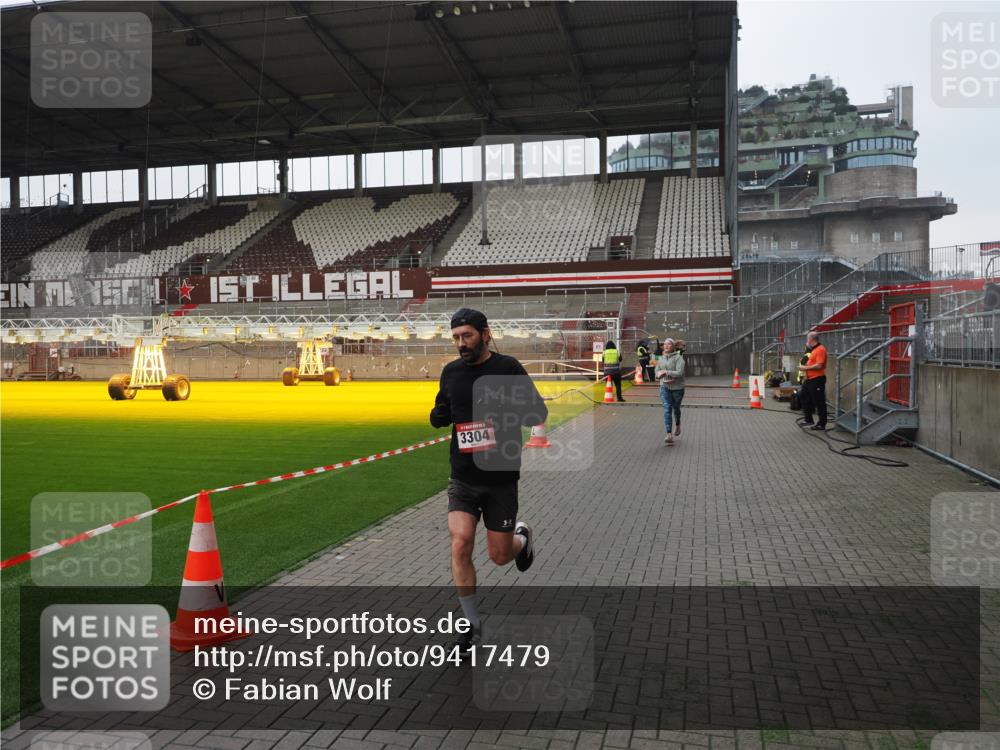 07.12.2025 - St. Pauli X-Mass-Run No. 15 Fabian Wolf http://msf.ph/oto/9417479 07.12.2025 11:18:20 Ziel 1325, 1348, 2045, 3201, 3304, 3327 meine-sportfotos.de