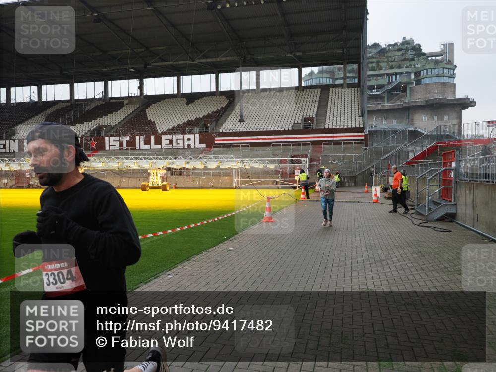 07.12.2025 - St. Pauli X-Mass-Run No. 15 Fabian Wolf http://msf.ph/oto/9417482 07.12.2025 11:18:20 Ziel 1325, 1348, 2045, 3201, 3304, 3327 meine-sportfotos.de