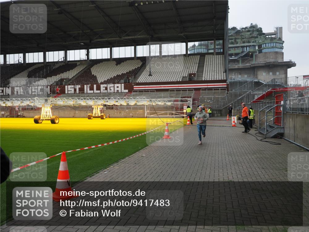 07.12.2025 - St. Pauli X-Mass-Run No. 15 Fabian Wolf http://msf.ph/oto/9417483 07.12.2025 11:18:21 Ziel 1325, 1348, 2045, 3201, 3304 meine-sportfotos.de