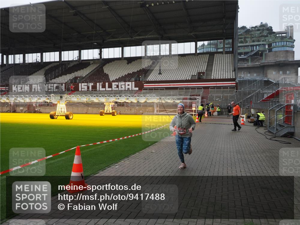 07.12.2025 - St. Pauli X-Mass-Run No. 15 Fabian Wolf http://msf.ph/oto/9417488 07.12.2025 11:18:22 Ziel 1348, 2045, 3201, 3304 meine-sportfotos.de