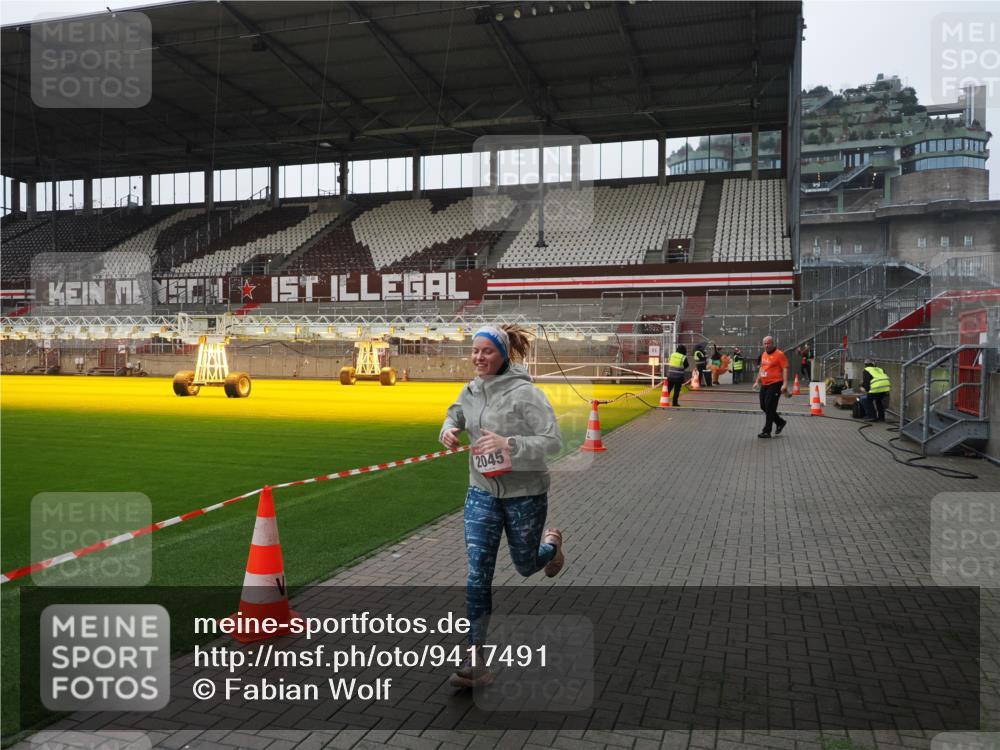 07.12.2025 - St. Pauli X-Mass-Run No. 15 Fabian Wolf http://msf.ph/oto/9417491 07.12.2025 11:18:23 Ziel 1348, 2045, 3201, 3304 meine-sportfotos.de