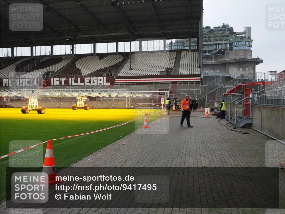 07.12.2025 - St. Pauli X-Mass-Run No. 15 Fabian Wolf http://msf.ph/oto/9417495 07.12.2025 11:18:25 Ziel 2045, 3201, 3304, 3634, 3636 meine-sportfotos.de