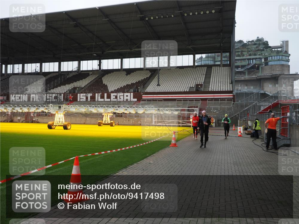 07.12.2025 - St. Pauli X-Mass-Run No. 15 Fabian Wolf http://msf.ph/oto/9417498 07.12.2025 11:18:30 Ziel 2045, 2918, 3138, 3158, 3304, 3634, 3636 meine-sportfotos.de