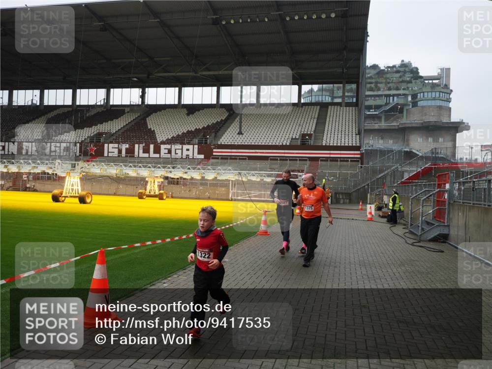 07.12.2025 - St. Pauli X-Mass-Run No. 15 Fabian Wolf http://msf.ph/oto/9417535 07.12.2025 11:18:55 Ziel 1109, 1322, 2064, 2067 meine-sportfotos.de