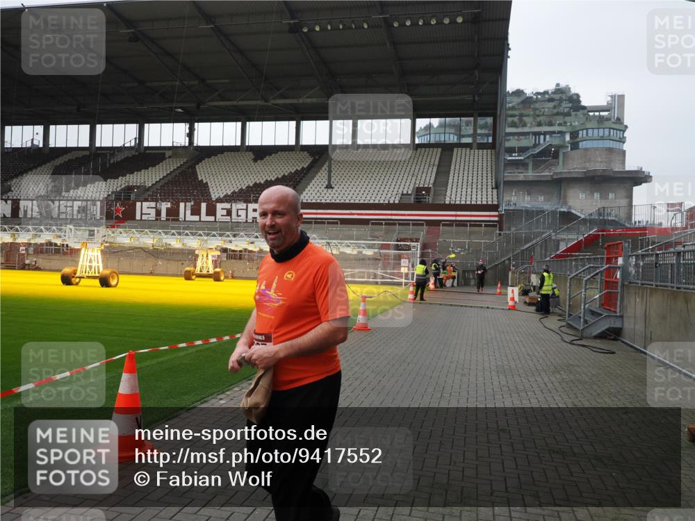 07.12.2025 - St. Pauli X-Mass-Run No. 15 Fabian Wolf http://msf.ph/oto/9417552 07.12.2025 11:18:59 Ziel 1109, 1322, 2064, 2067 meine-sportfotos.de