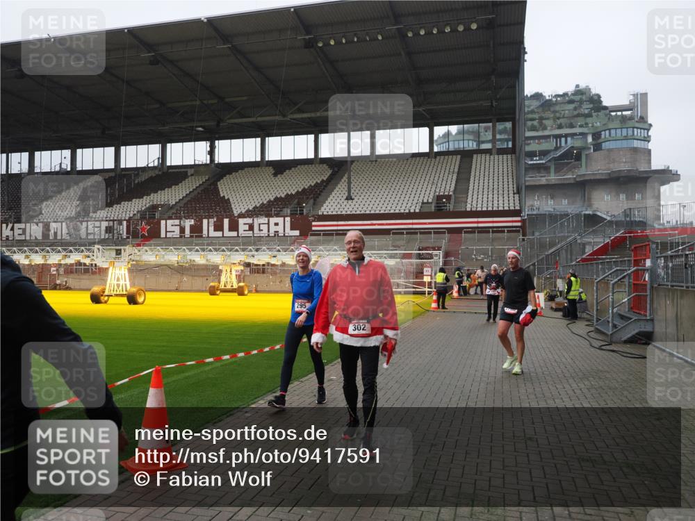 07.12.2025 - St. Pauli X-Mass-Run No. 15 Fabian Wolf http://msf.ph/oto/9417591 07.12.2025 11:19:23 Ziel 295, 302, 797, 1617, 2062, 2597, 2788, 3205 meine-sportfotos.de