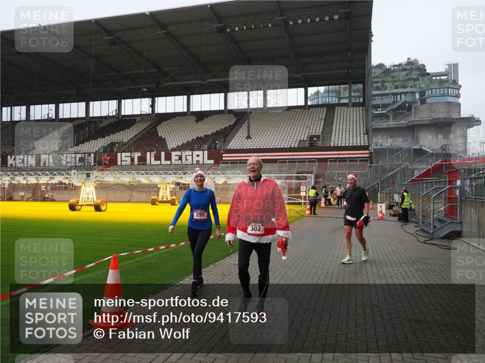 07.12.2025 - St. Pauli X-Mass-Run No. 15 Fabian Wolf http://msf.ph/oto/9417593 07.12.2025 11:19:24 Ziel 295, 302, 797, 2062, 2597, 2788, 3205 meine-sportfotos.de