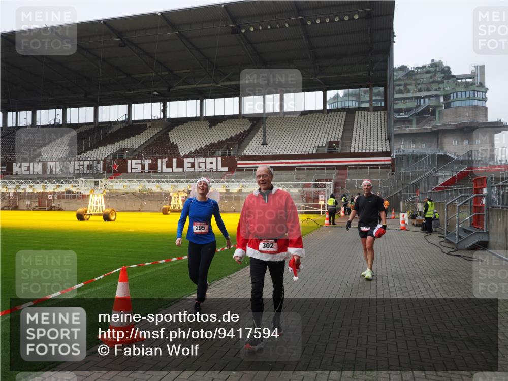 07.12.2025 - St. Pauli X-Mass-Run No. 15 Fabian Wolf http://msf.ph/oto/9417594 07.12.2025 11:19:24 Ziel 295, 302, 797, 2062, 2597, 2788, 3205 meine-sportfotos.de